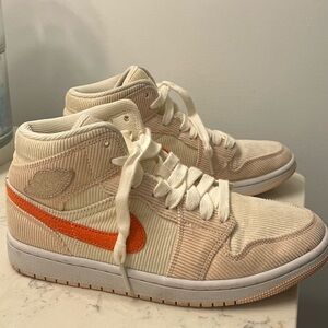 Air jordan 1 SE mid corduroy W size 8.5